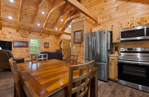 Primrose Cabin | Secluded, forested, new cabin, 2-BR, 2-BA, Hot Tub, Wi-Fi, Smart TV's