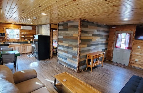Henderson Cabin | Secluded Log Cabin Getaway