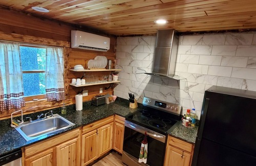 Henderson Cabin | Secluded Log Cabin Getaway