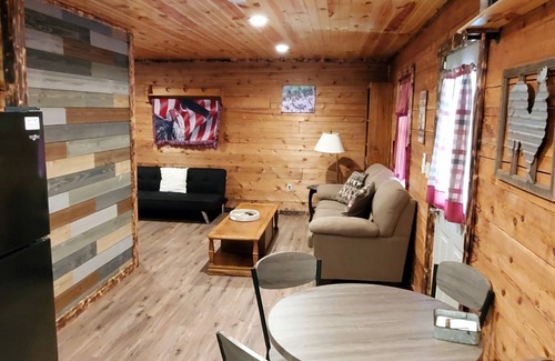 Henderson Cabin | Secluded Log Cabin Getaway