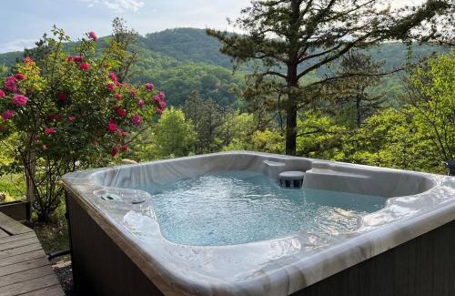 Stanley House | Secluded Lux Bunker Hot Tub, Views & Trails