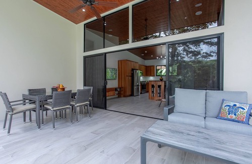 Dominical House | Secluded Luxury Rainforest Villa on the Baru River close to Dominical Beach !