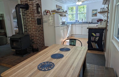 Hood Cabin | Secluded Mountain Retreat - Cozy Cabin on 8 Private Acres Near Shenandoah