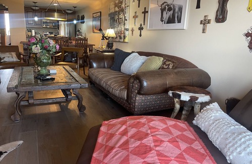 Carefree House | Secluded Moutain View Townhome + Foothills + Extended stays + Family sized +Golf