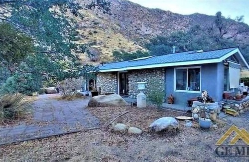 Bodfish House | Secluded Oasis view home with horses and trails. Minutes to Lake