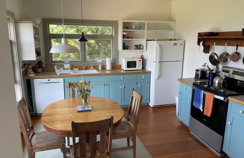 Aquinnah Cottage | Secluded Waterfront - North Shore - Private Beach