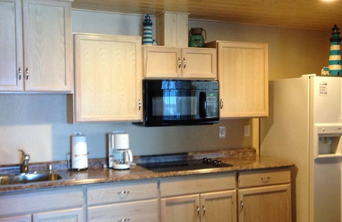 Lakebay House | Secret Island Getaway- Private Beach, Boats, Kayaks & guest only Seafood Farm