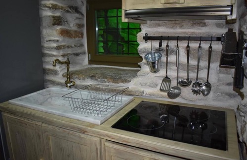 Kea House | Secret isolated stone house in Kea 2' away from the beach