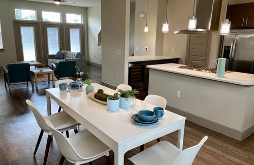 Woodlake - Briar Meadow House | Secure Space Near Memorial Lake view Gym Pool W/D