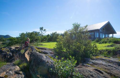 Bø House | See Lofoten mountains midnight sun and nothern lights in Steigen