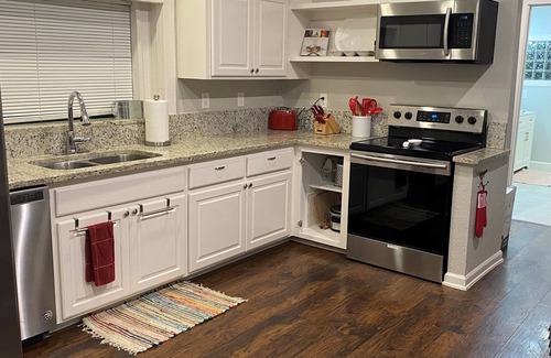 Center Point House | See the historic annular eclipse Oct 14-15.