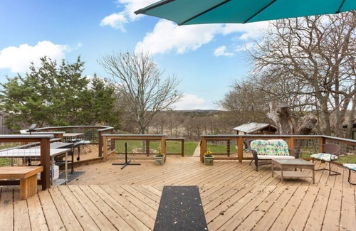 Center Point House | See the historic annular eclipse Oct 14-15.