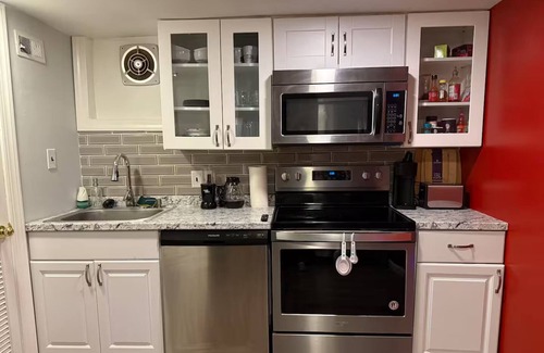 Queen Village House | SelaHouse - A Cozy Trinity Home in Queen's Village Near Penn's Landing