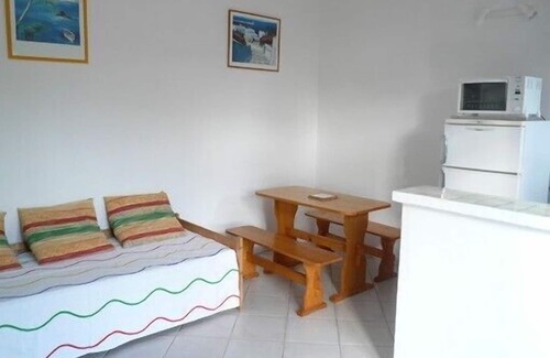 Monacia-d'Aullene Apartment | Self catered studio in a quiet village with view of the sea