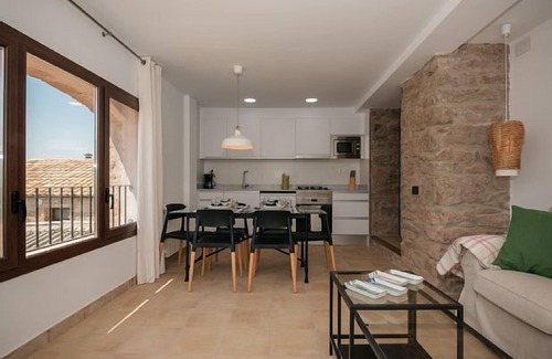 Castellnou de Bages Cottage | Self catering La Vila D'Argençola for 8 people