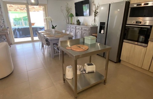 Larche House | SELF-CATERING GITE LA PABLELA IN THE COUNTRYSIDE PRIVATE POOL JACUZZI