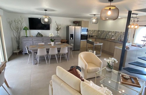 Larche House | SELF-CATERING GITE LA PABLELA IN THE COUNTRYSIDE PRIVATE POOL JACUZZI