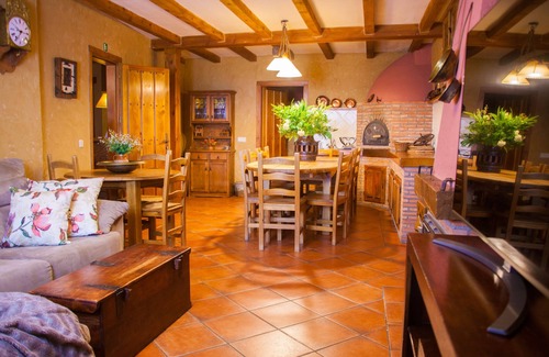 Braojos Cottage | Self catering La Erilla for 29 people