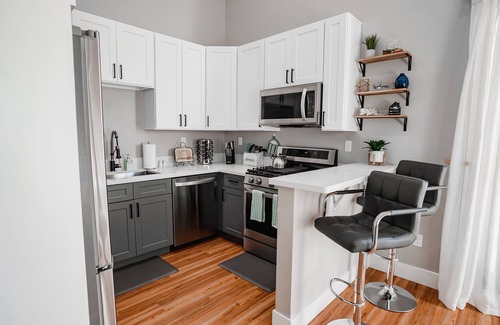 Reno Apartment | Self Check-In🔷500mbps🔷Pets OK🔷Walkers Paradise🔷2 Smart TV's🔷Arcade Machine