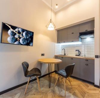 Khreshchatyy Yar Apartment | Self Check-in Apartments Maidan Area