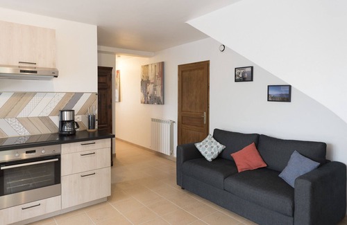 Flassans-sur-Issole Apartment | Self-contained 2-bedroom apartment in beautiful Provencal villa