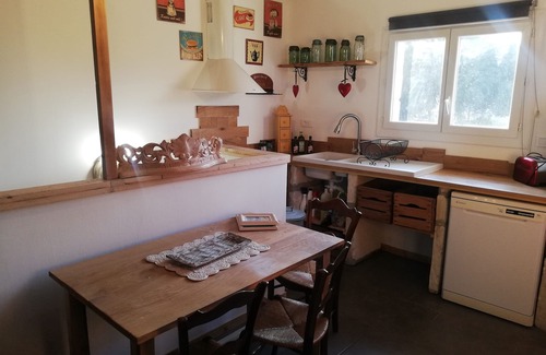 Tarascon Apartment | Self-contained accommodation, private grounds, jacuzzi, near Avignon, Nîmes, Arles