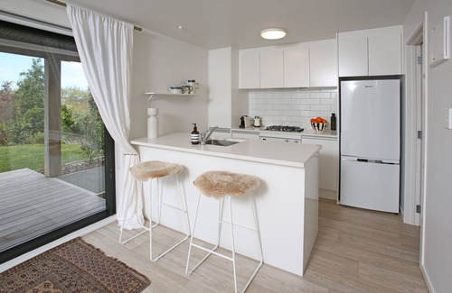 Matakana Apartment | Self-contained luxury apartment just 5 mins walk to Matakana Village!