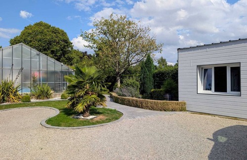 Bayenghem-les-Eperlecques Apartment | Self-contained apartment with swimming pool