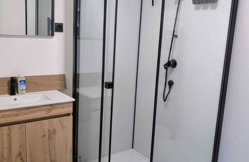 Bayenghem-les-Eperlecques Apartment | Self-contained apartment with swimming pool