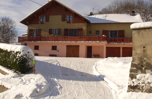 Miribel-les-Echelles Cottage | Semi-detached house with exceptional view -Gîte au coeur du village