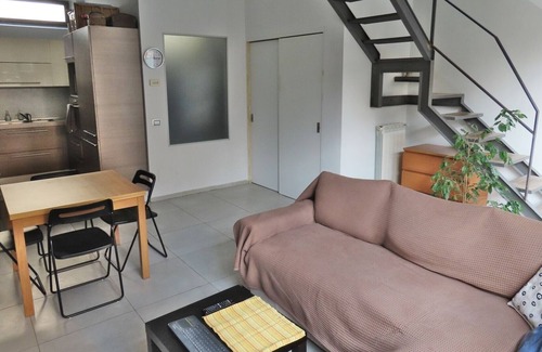 Ghisolfa House | Semi detached loft in quiet courtyard, with private patio.