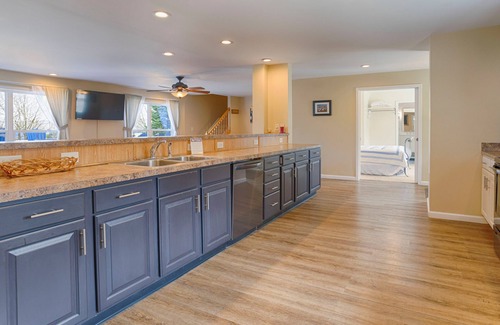 Himrod House | Seneca Shores: Attention Wine Trail and Lakefront Enthusiasts!