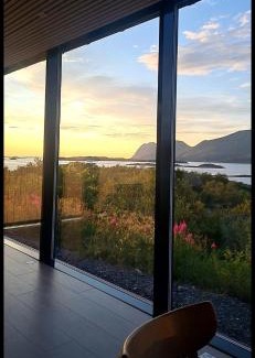 Knarrvika House | Senjavista, near nature, sea and mighty mountains