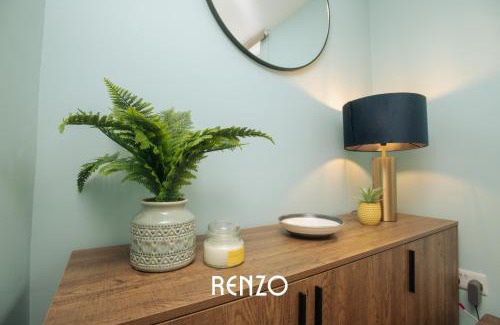 Lincoln Apartment | Sentimental and Homely 3-bed Home in Lincoln by Renzo, Amazing Location, Close to Cathedral and Castle!