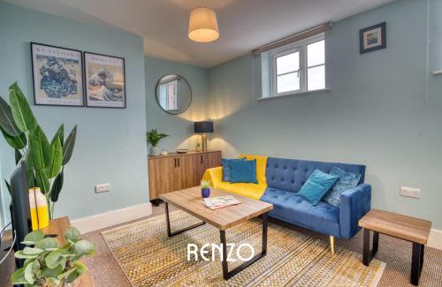 Lincoln Apartment | Sentimental and Homely 3-bed Home in Lincoln by Renzo, Amazing Location, Close to Cathedral and Castle!