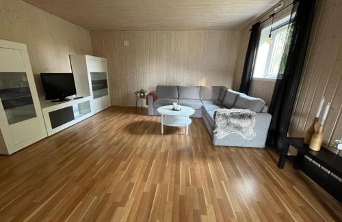 Sorreisa Municipality Apartment | Sentral og romslig leilighet nært Senja