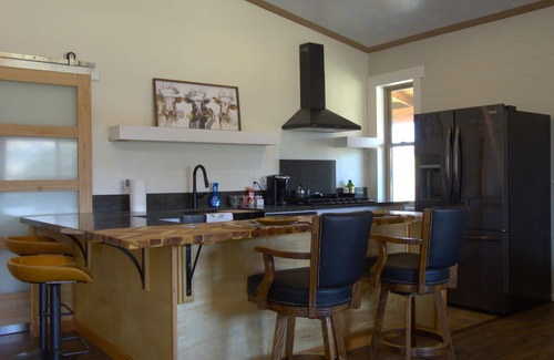 Exeter House | Sequoia Luxury Ranch House, View, Pool, horses, 30 min to Park, in Foothills