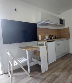 Saint-Etienne-du-Rouvray Apartment | SER4 studio avec WIFI et Parking à Saint-Etienne-Du-Rouvray