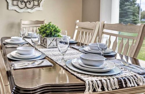 De Pere House | Serene 3 Bedroom Home, NRM, Wi-fi, Parking, Queen Bed