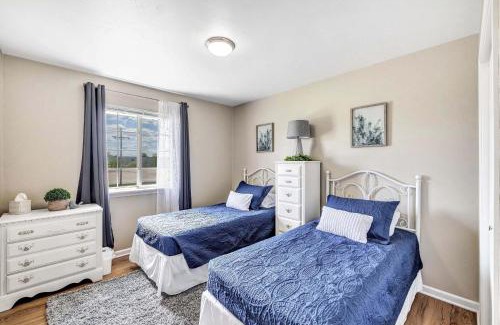 De Pere House | Serene 3 Bedroom Home, NRM, Wi-fi, Parking, Queen Bed