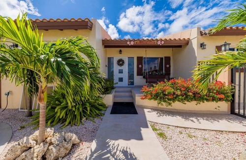 Palm Beach Apartment | Serene 4BR Palm Beach Villa Beach Rose by Bocobay