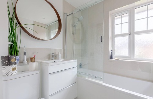 Abbey Other | Serene and Spacious 2 Bedroom House in South Wimbledon