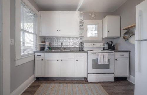 Seminole Heights House | Serene Beachy Bungalow with Large Screened Porch!