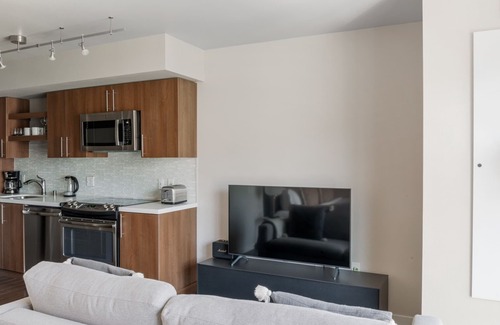 West Bellevue Apartment | Serene Bellevue Studio w/Gym & Pet Area, nr Shopping, by Blueground