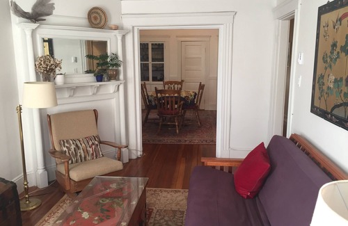 Dorchester Apartment | Serene Boston base close to everything w free private parking + Andrew Station!