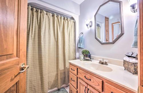 Fayetteville House | Serene Cabin with Riverfront Views and Access!