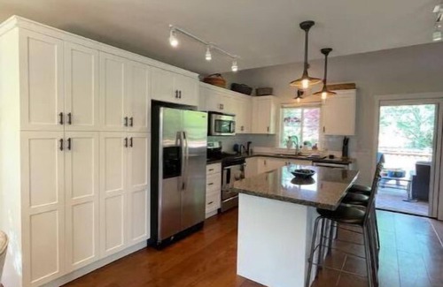 Lindell Beach Cottage | Serene Cottage by the Creek