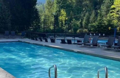 Lindell Beach Cottage | Serene Cottage by the Creek