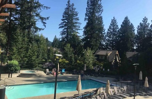 Lindell Beach Cottage | Serene Cottage by the Creek