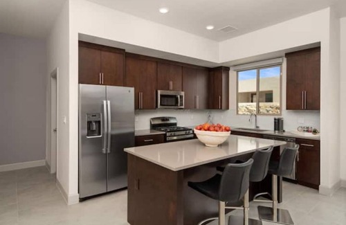 Biggs Field House | Serene Desert Rose!* Newly Built Modern Home